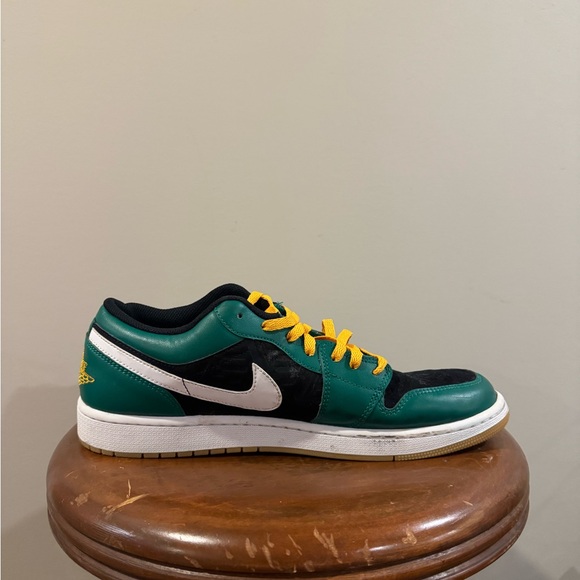 AIR JORDAN 1 LOW SE
"HOLIDAY SPECIAL - MALACHITE GREEN" - Picture 13 of 14